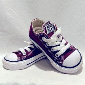 Converse All-Stars, size 4 infant, burgundy color